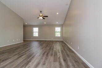 14815 N Tonya Cir in El Mirage, AZ - Foto de edificio - Building Photo