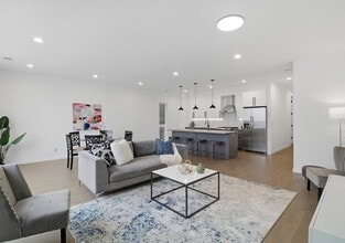 5824 N Lincoln Ave in Chicago, IL - Foto de edificio - Building Photo