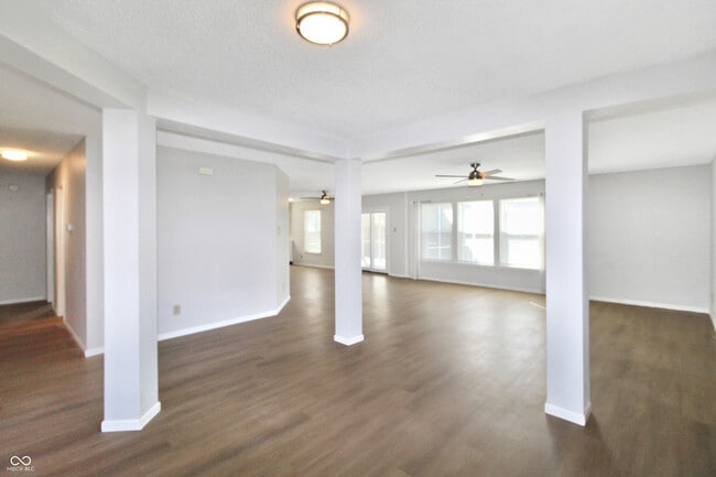 10055 Split Rock Way in Indianapolis, IN - Building Photo - Building Photo