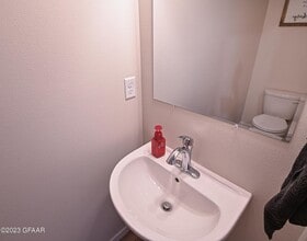 809 Thames Ct in Grand Forks, ND - Foto de edificio - Building Photo