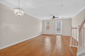 801 Pleasant Dr in Rockville, MD - Foto de edificio - Building Photo