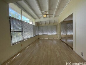 564 Hahaione St in Honolulu, HI - Building Photo - Building Photo