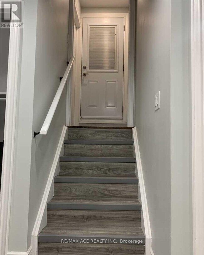 36 Gillett Dr in Ajax, ON - Building Photo - Building Photo