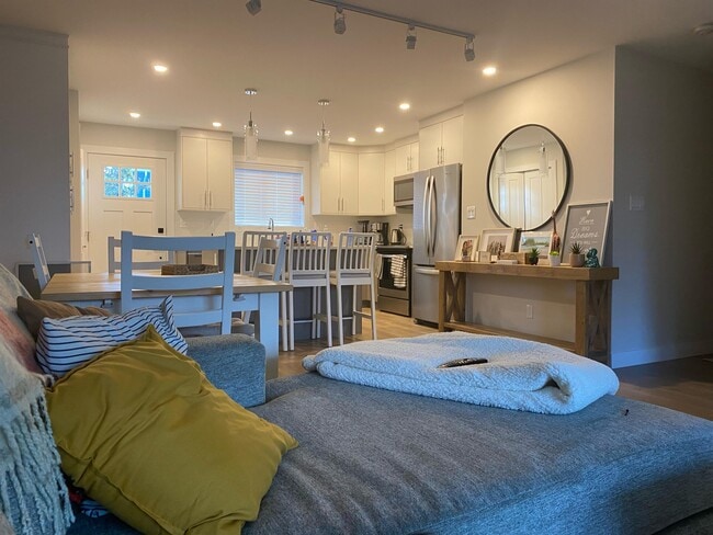 property at 2485 Idiens Way