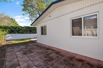 10525 SW 77th Ct in Miami, FL - Building Photo - Building Photo