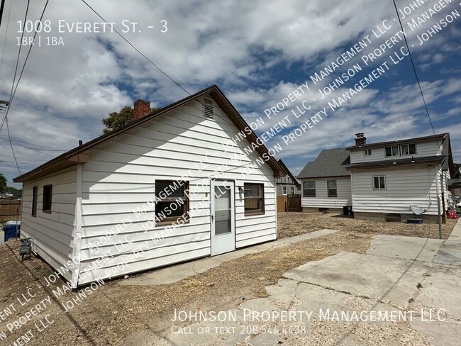 property at 1008 Everett St