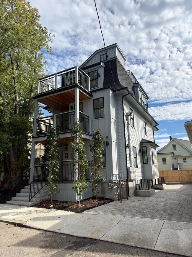 5 Thurston St, Unit 3 in Somerville, MA - Building Photo - Building Photo