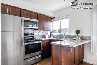7600 Manchester Ave in Los Angeles, CA - Building Photo - Building Photo