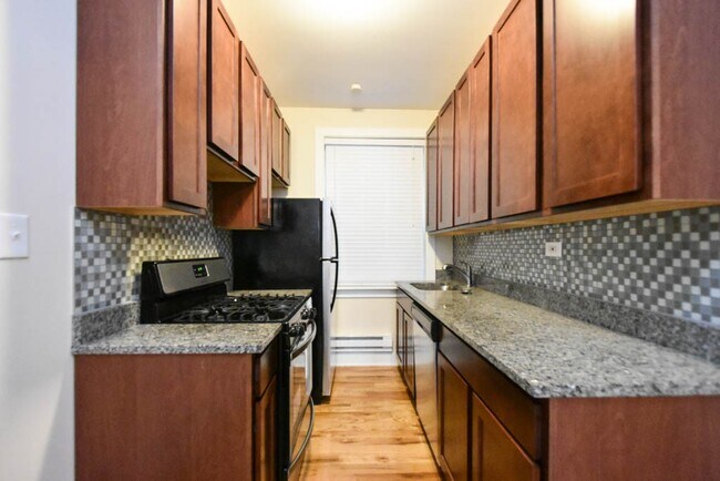 1034 Dempster St in Chicago, IL - Building Photo - Building Photo