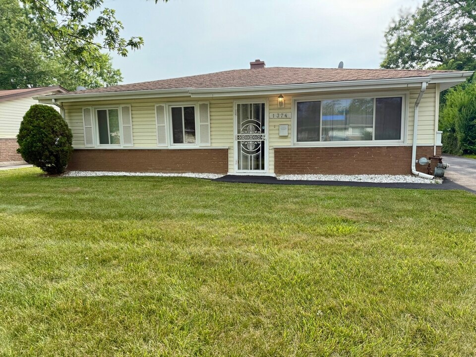 1374 Forest Pl in Calumet City, IL - Foto de edificio