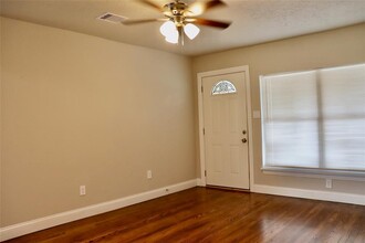 7101 Parker Rd in Houston, TX - Building Photo - Building Photo