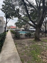 10821 Braes Bend Dr in Houston, TX - Building Photo - Building Photo