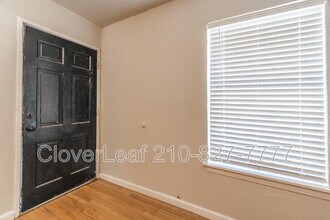 210 Harwood Dr in San Antonio, TX - Building Photo - Building Photo