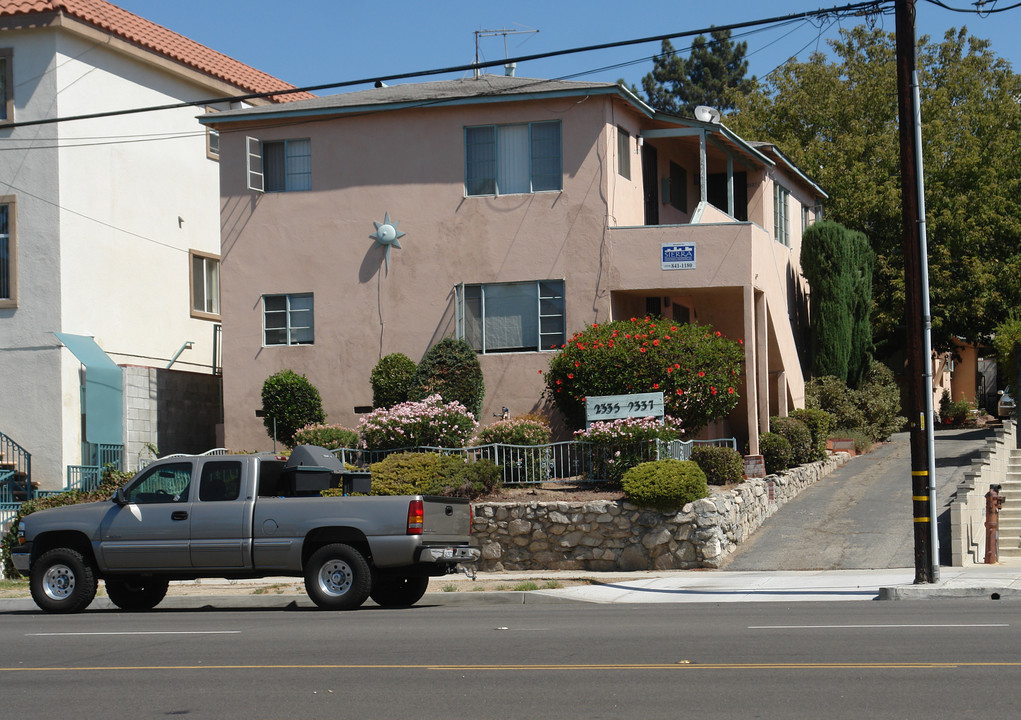 2335 Montrose Ave in Montrose, CA - Building Photo