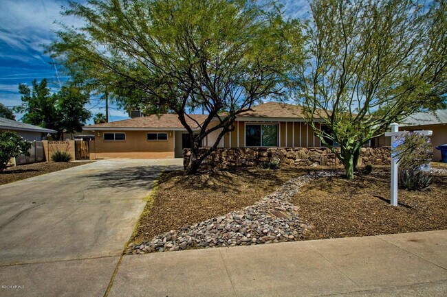 1030 E Manhatton Dr in Tempe, AZ - Building Photo - Building Photo