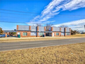 1300 NE 10th St in Oklahoma City, OK - Foto de edificio - Building Photo