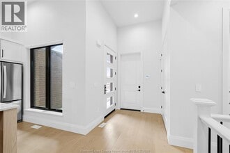542 LilyMac Blvd in Windsor, ON - Building Photo - Building Photo