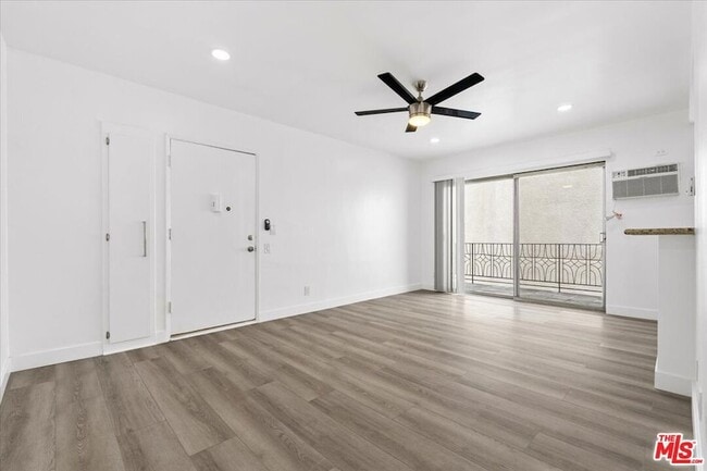 612 Huntley Dr, Unit 6 in West Hollywood, CA - Building Photo - Building Photo