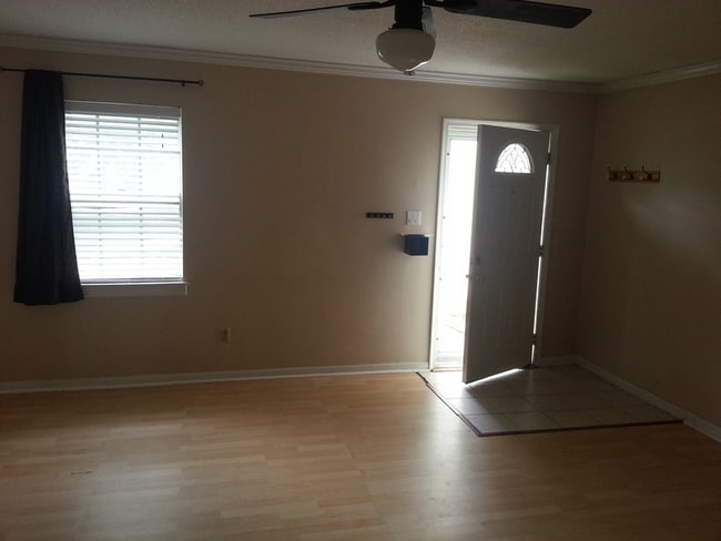 5713 Bramblegate Rd in Greensboro, NC - Foto de edificio - Building Photo