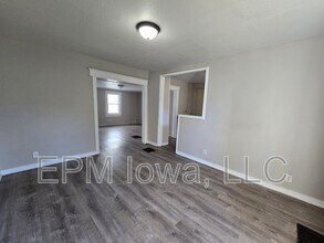 109 Summit Ave in Waterloo, IA - Building Photo - Building Photo