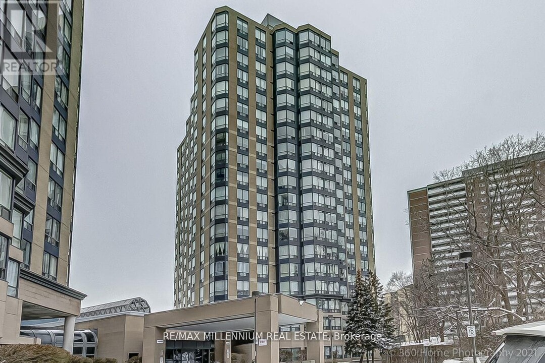 3 Hickory Tree Rd in Toronto, ON - Building Photo
