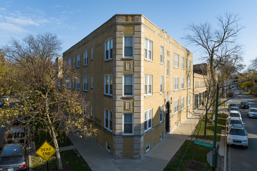 4671-4675 N Manor Ave in Chicago, IL - Building Photo