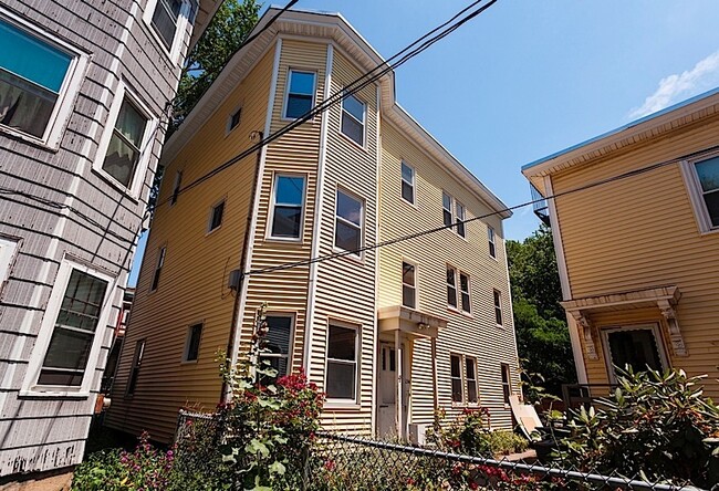 28 Kelly Rd, Unit 1