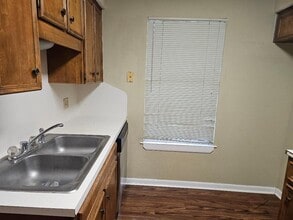 16 N Ave A in Elgin, TX - Building Photo - Building Photo