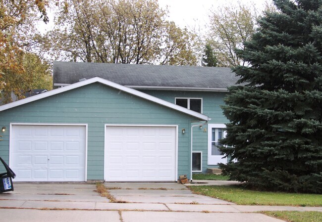 2825 56th St NW, Unit B in Rochester, MN - Building Photo - Building Photo