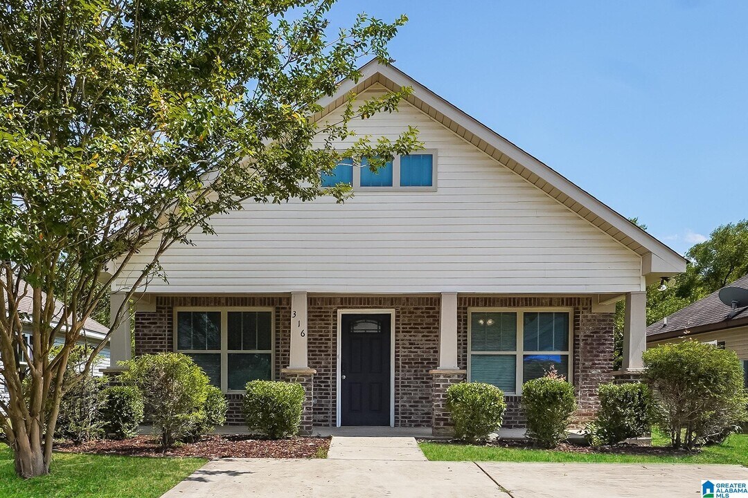 316 Creek Run Cir in Calera, AL - Building Photo