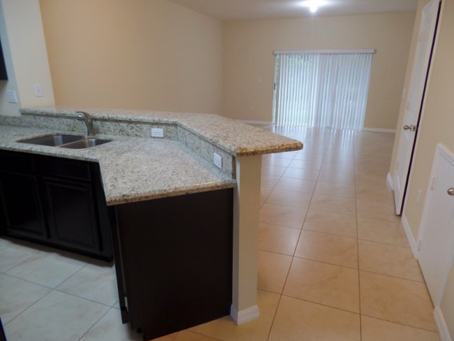 3606 NW 29th Ct in Lauderdale Lakes, FL - Building Photo - Building Photo