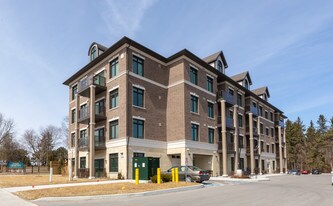 710 King St W in Oshawa, ON - Building Photo
