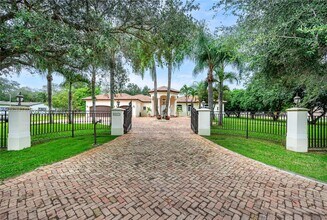 9981 SW 70th St in Miami, FL - Building Photo - Building Photo