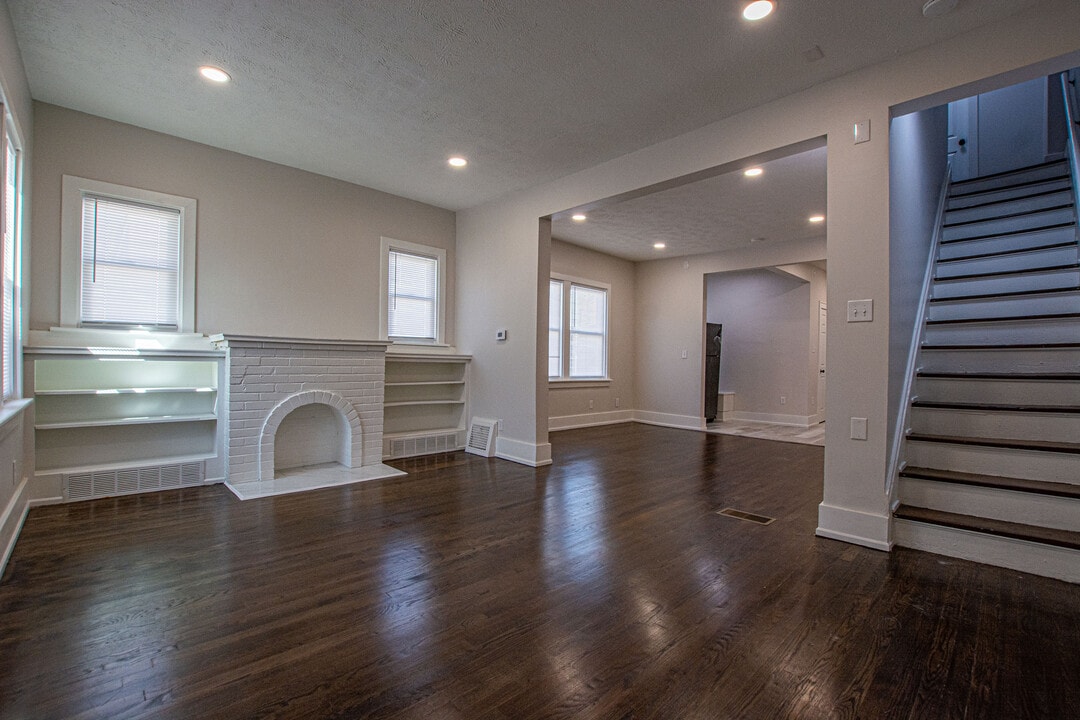 3812 Dodge St in Omaha, NE - Building Photo