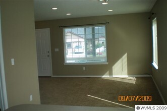 1448 Boulder Creek St SE in Salem, OR - Foto de edificio - Building Photo