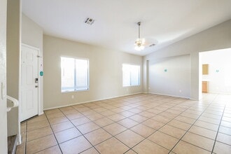 3915 W Buckskin Trail in Phoenix, AZ - Foto de edificio - Building Photo