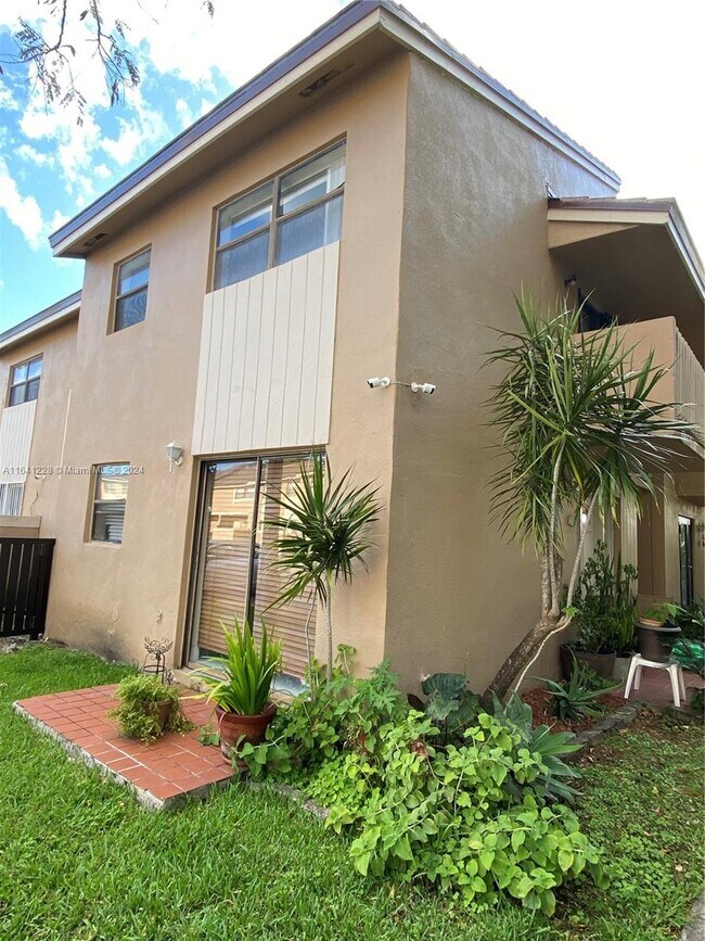 15475 SW 80th St-Unit -205-15 in Miami, FL - Building Photo - Building Photo
