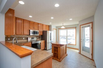 15119 Fanning Dr N in Hugo, MN - Foto de edificio - Building Photo