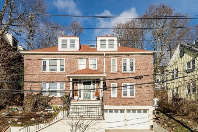 125 York Ter, Unit 1 in Brookline, MA - Building Photo - Building Photo