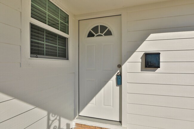 631 Edgebrook Dr in Houston, TX - Building Photo - Building Photo