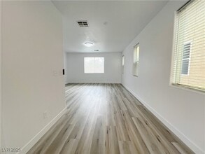 8821 Steaming Thunder Ct in Las Vegas, NV - Building Photo - Building Photo