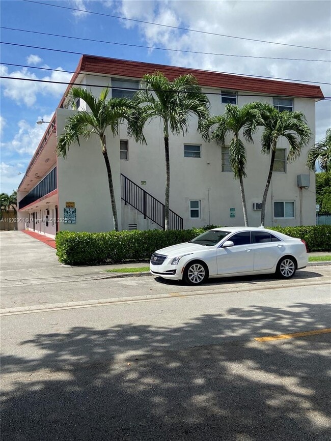 1000 W 28th St