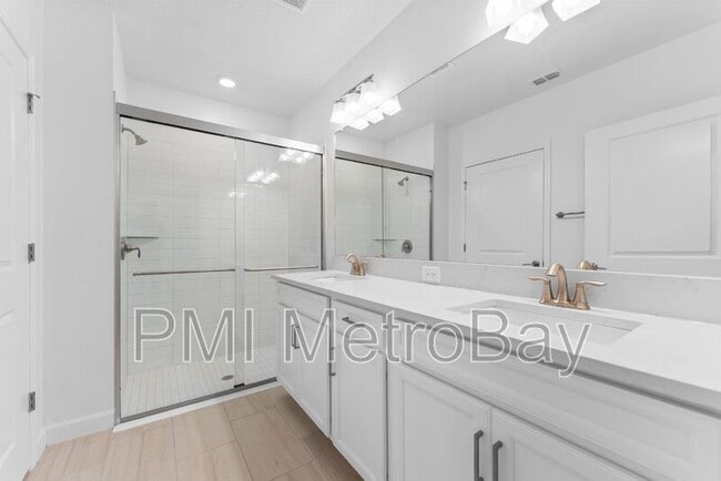 property at 17558 Holly Wl Ave