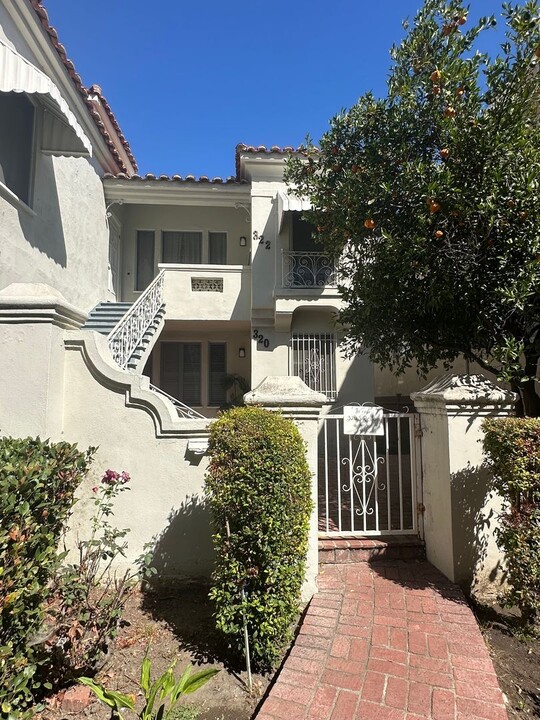 320 Rexford Dr-Unit -320 S. Rexford Dr Apt B in Beverly Hills, CA - Building Photo