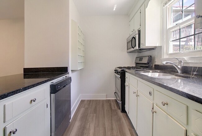 133 Line St, Unit a in Charleston, SC - Building Photo - Building Photo