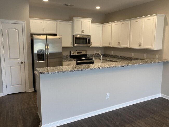 215 Briarcliff Ct in Kinston, NC - Building Photo - Building Photo