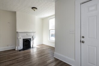 404 Paines Ave NW in Atlanta, GA - Foto de edificio - Building Photo