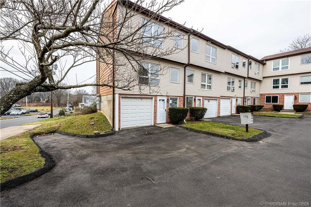 175 W Spring St in West Haven, CT - Building Photo