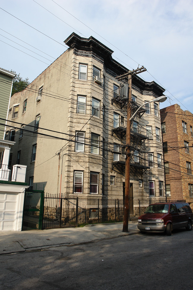 81 Saratoga Ave in Yonkers, NY - Building Photo - Building Photo