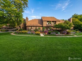 260 Westgate Dr in Edison, NJ - Building Photo